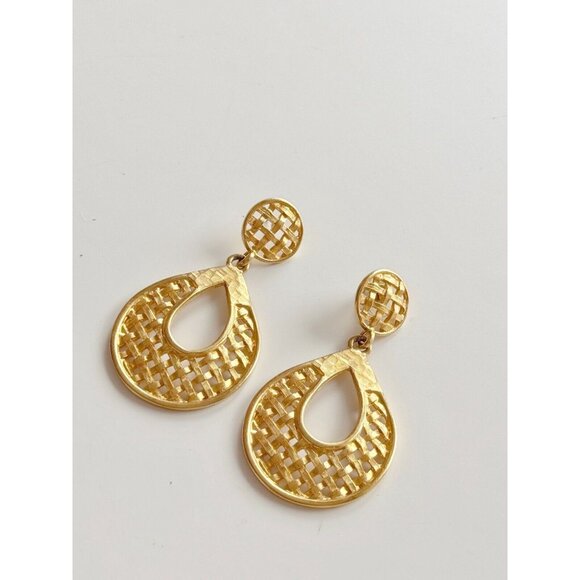 Vintage 90's Unsigned Gold Tone Basketweave Dangle Drop Earrings - Picture 4 of 10